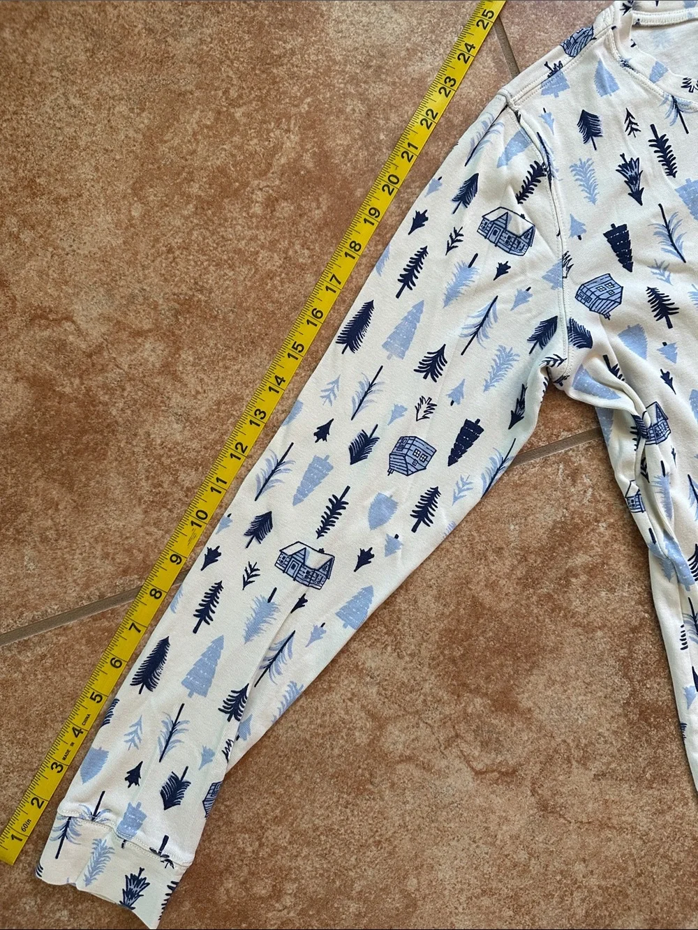 Duluth Trading Co Cream and Blue Winter Woodland Print Women’s Pajama Set - Picture 4 of 9